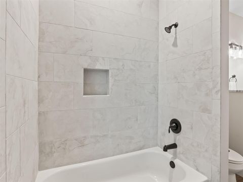 Tiny photo for 562 Dowling Circle, Lady Lake, FL 32159 (MLS # G5104366)