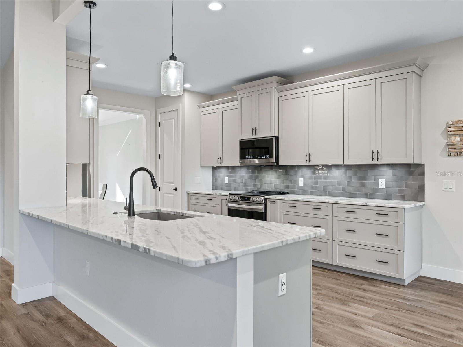 LADY LAKE LAKES PH 02 LT 01 BLK A - Residential