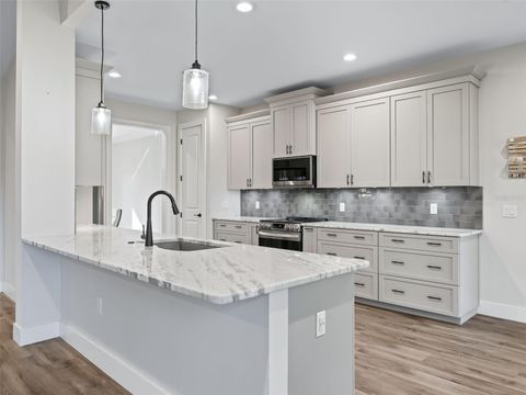 Tiny photo for 562 Dowling Circle, Lady Lake, FL 32159 (MLS # G5104366)