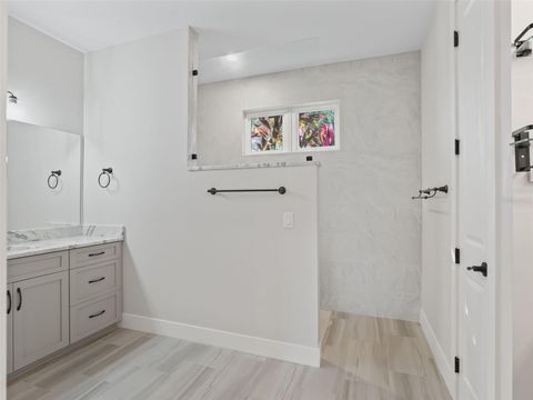 Tiny photo for 562 Dowling Circle, Lady Lake, FL 32159 (MLS # G5104366)