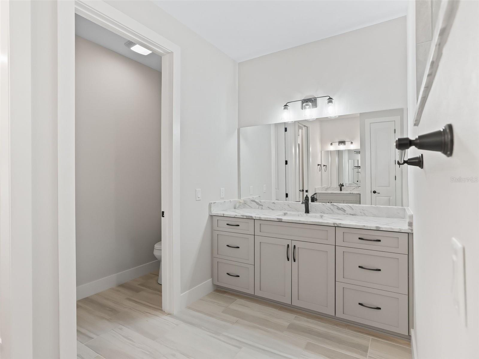 LADY LAKE LAKES PH 02 LT 01 BLK A - Residential