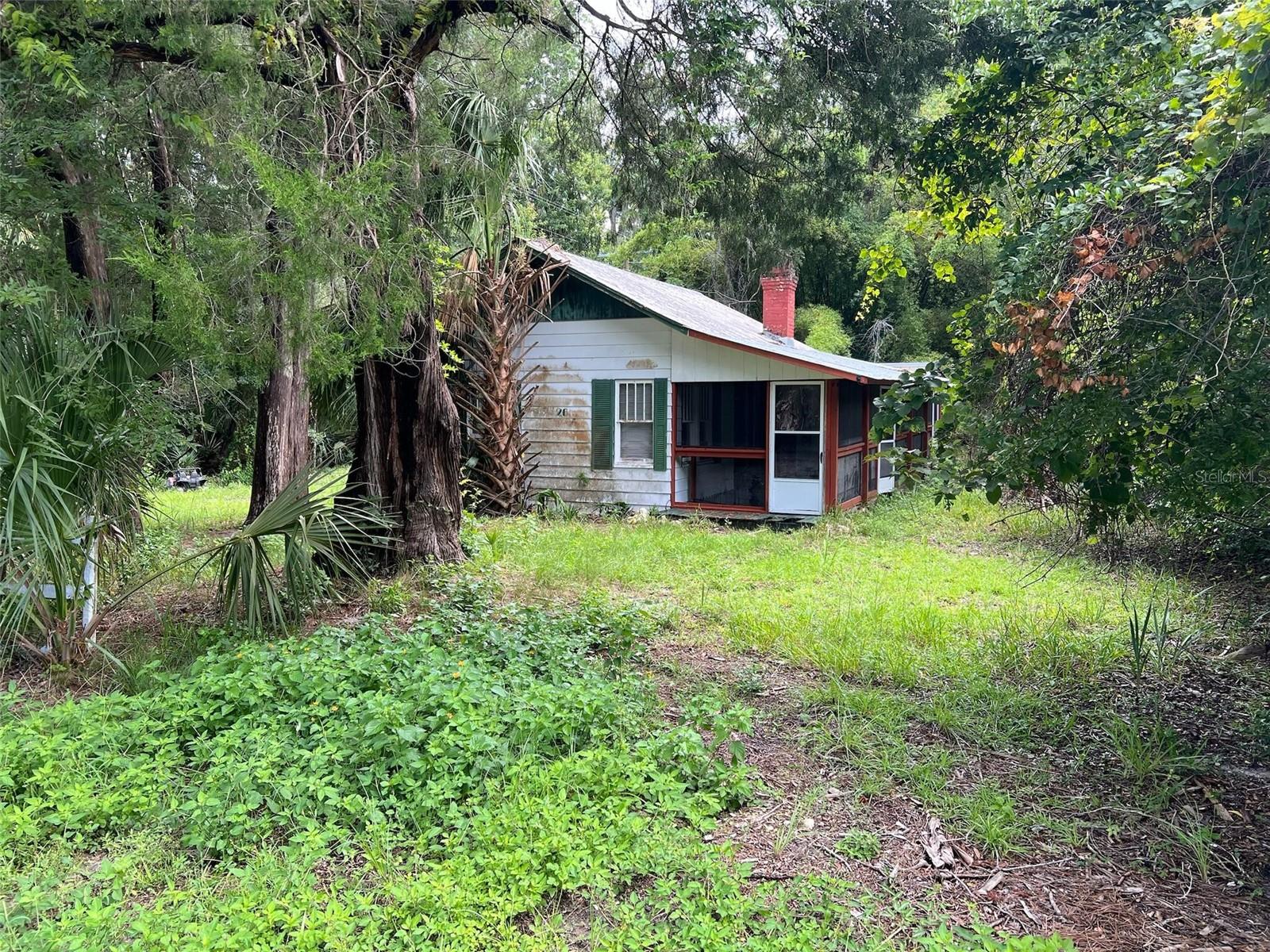 This 1 bed, 1 bath home in peaceful Yankeetown with some TLC, this property could shine as a cozy getaway, rental, or retirement retreat. Situated in a quiet, nature-filled community near the Withlacoochee River and Gulf access.