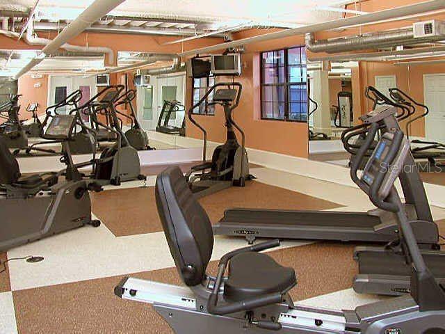 911 N ORANGE AVENUE 427