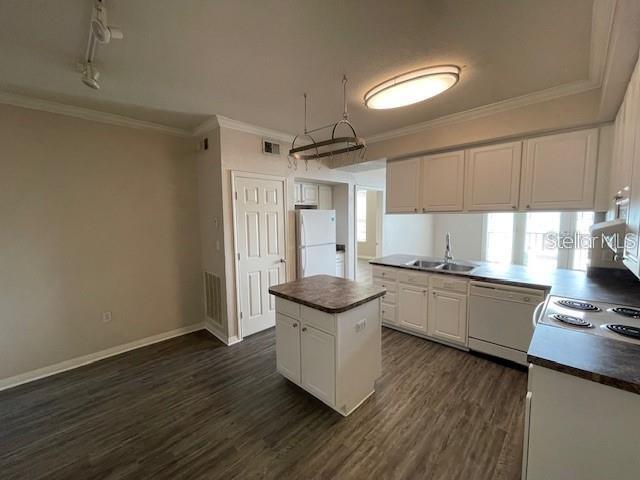 UPTOEN PLACE CONDO - Residential