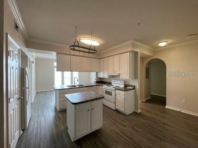 UPTOEN PLACE CONDO - Residential