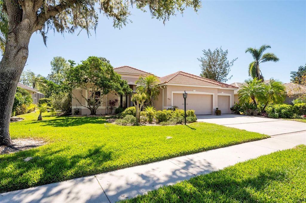 Photo of 4740 Carrington Circle, Sarasota, FL 34243 (MLS # A4663272)