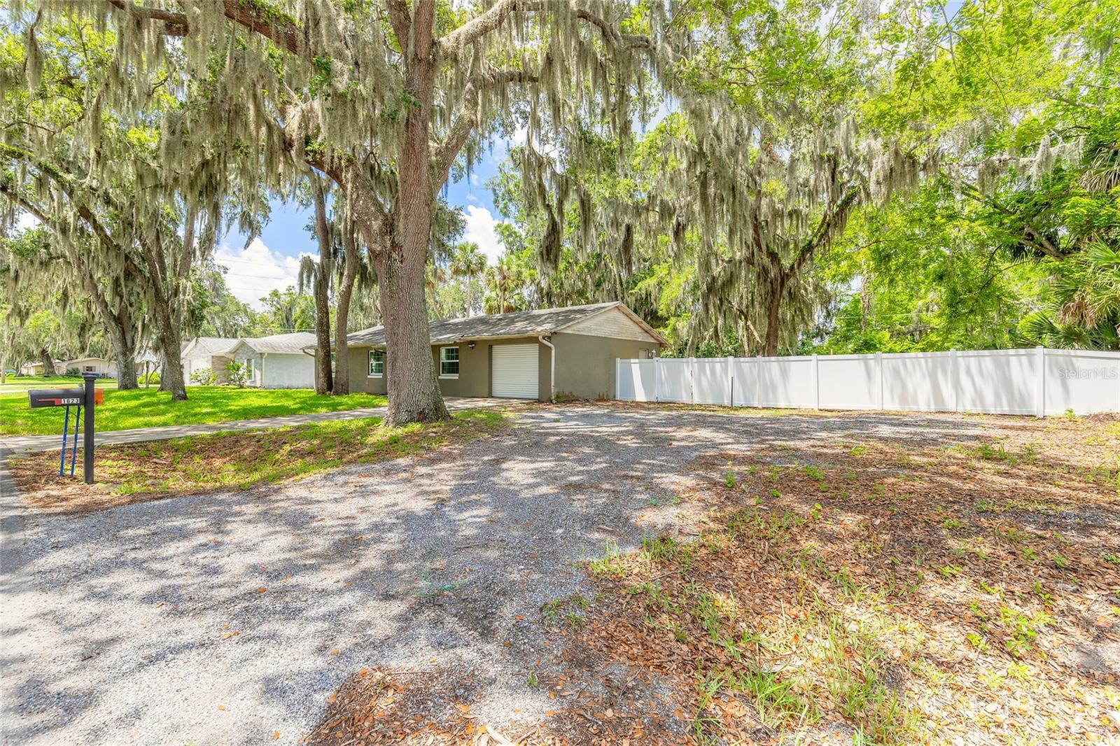 1624 QUEEN PALM DRIVE