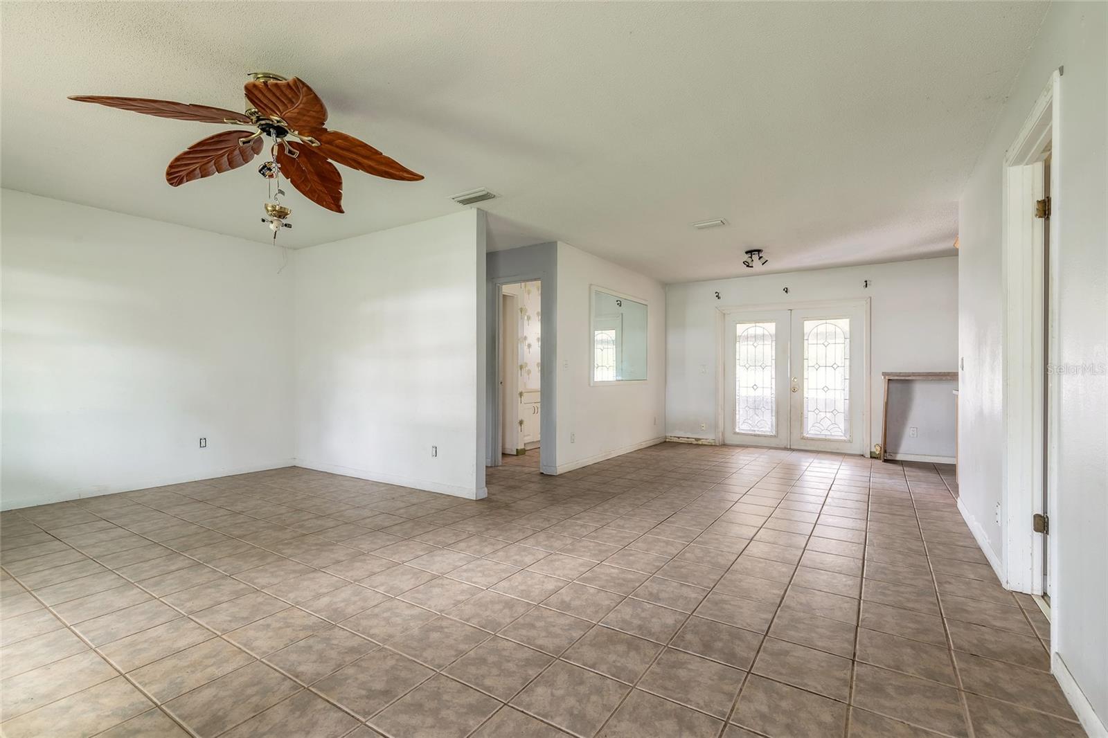 1624 QUEEN PALM DRIVE