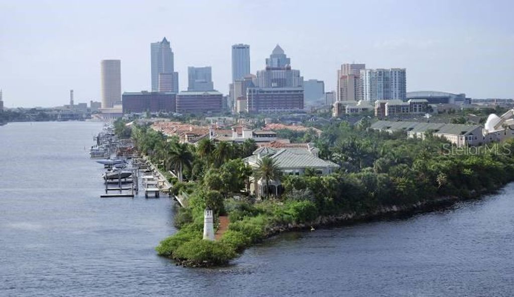 Photo of 114 W Davis Boulevard, Tampa, FL 33606 (MLS # R4909330)