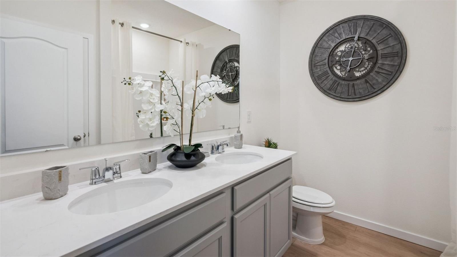 OAK POINTE - Residential