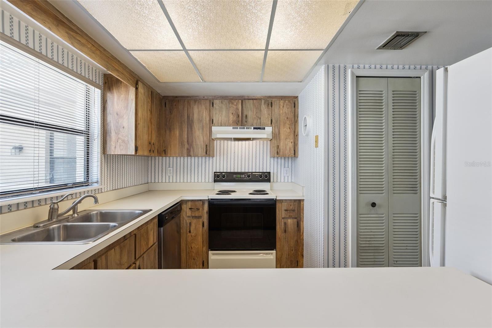 MONTGOMERY WOODS CONDO - Residential