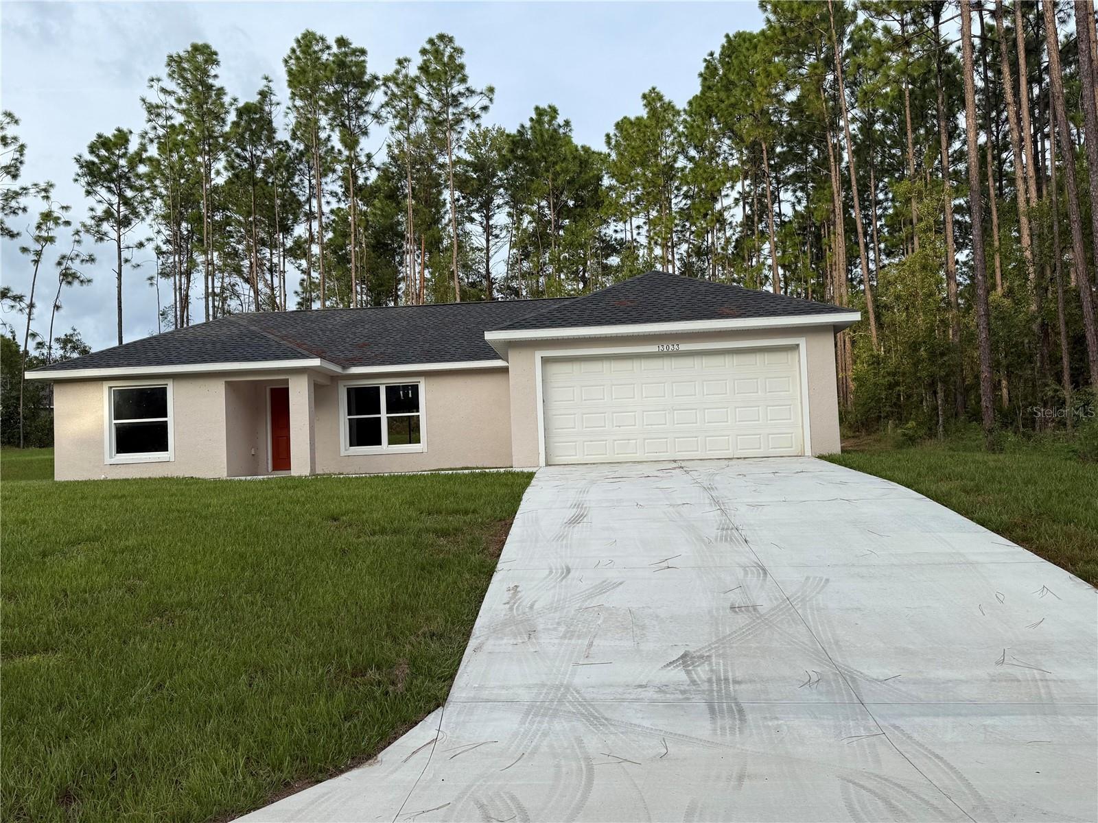 Nestled on over a 1/4 acre lot in a sought-after locale near The Villages, Belleview, and Ocala, this residence offers modern comfort
and style. Step inside to discover an inviting open and split floor plan.
Efficiency meets elegance with energy-efficient LED lighting and E-Glass energy-efficient tinted windows featuring inside pull-downs
for effortless cleaning. Entertain in style in the formal dining room or unwind in the comfort of the spacious living area.
Additional highlights include roomy guest bedrooms, a guest bath with an inside laundry room, and storage space throughout.