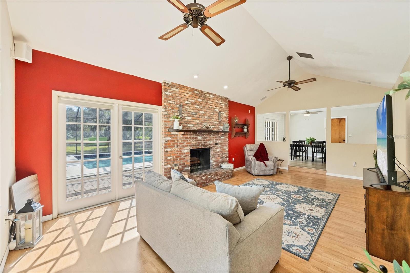 SHADOW OAKS - Residential