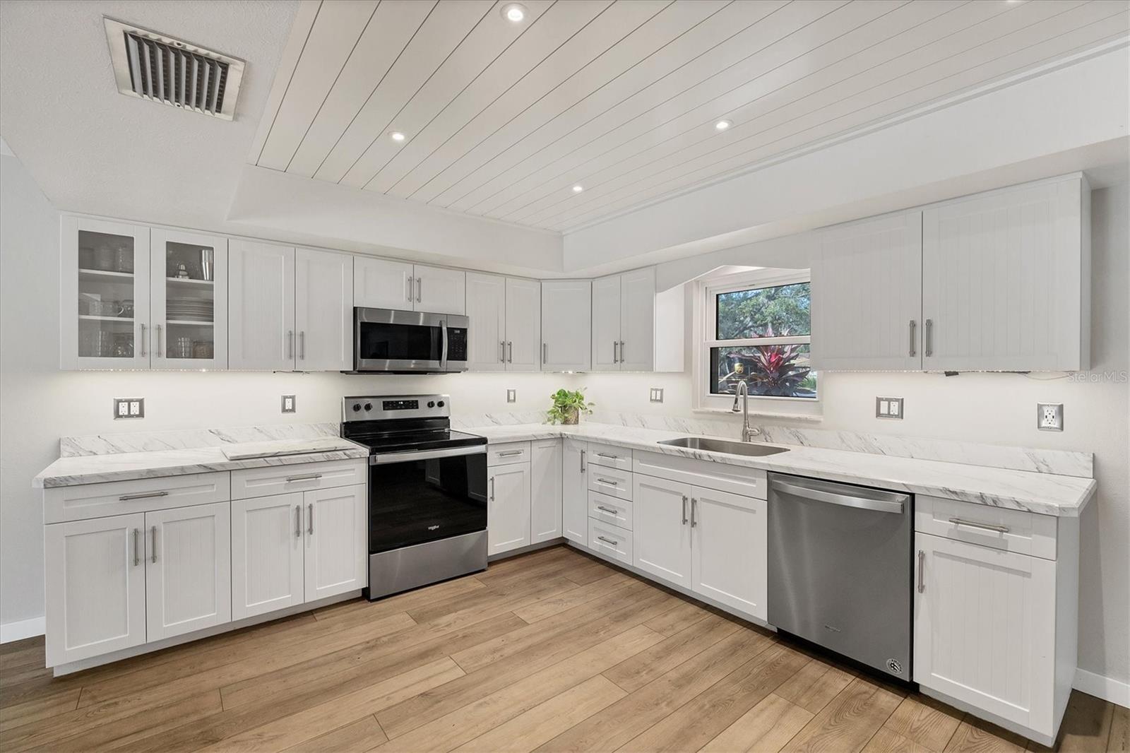 SHADOW OAKS - Residential