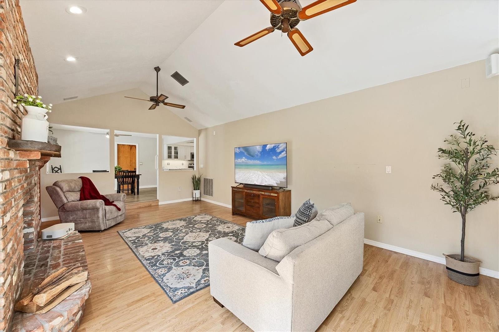 SHADOW OAKS - Residential