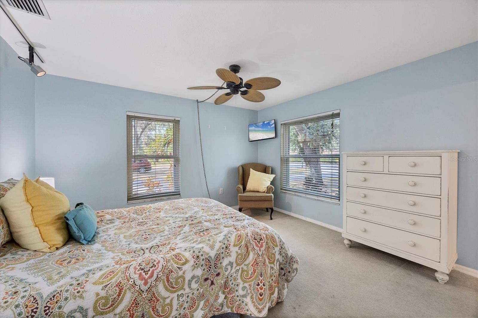 SHADOW OAKS - Residential