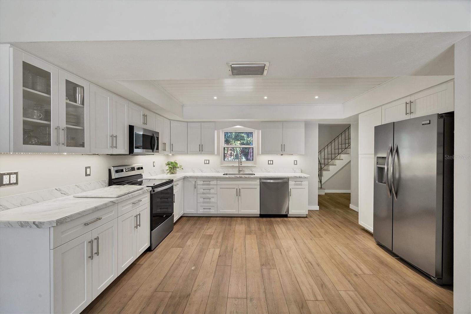 SHADOW OAKS - Residential