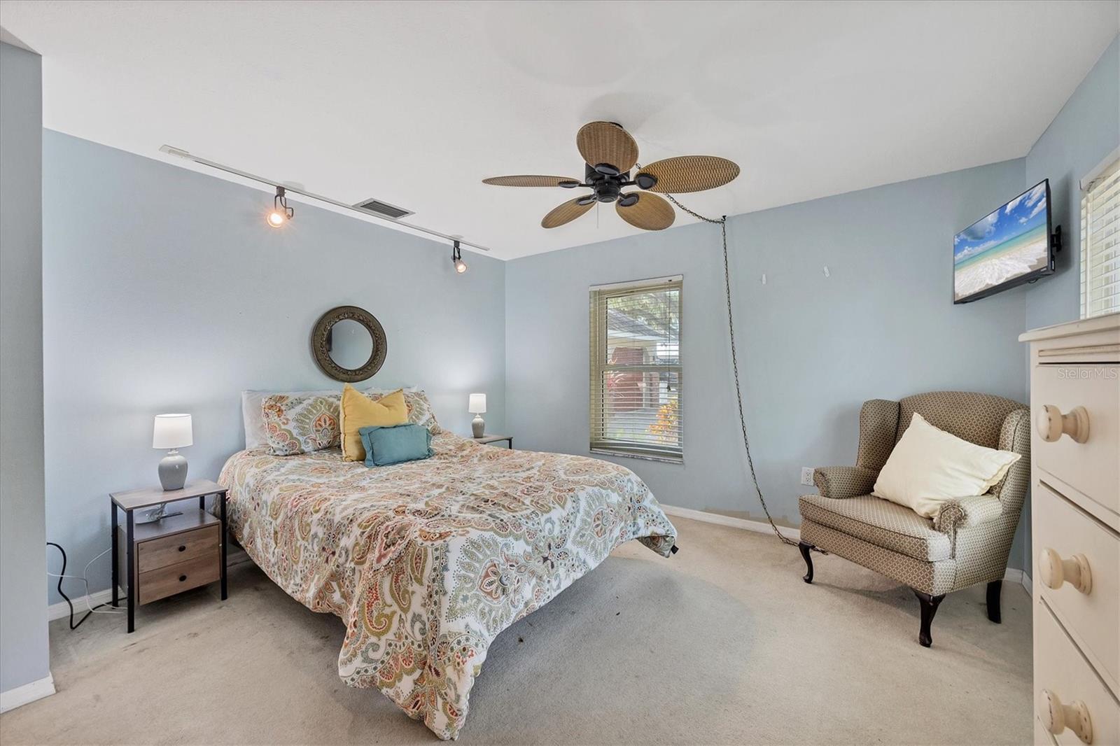 SHADOW OAKS - Residential