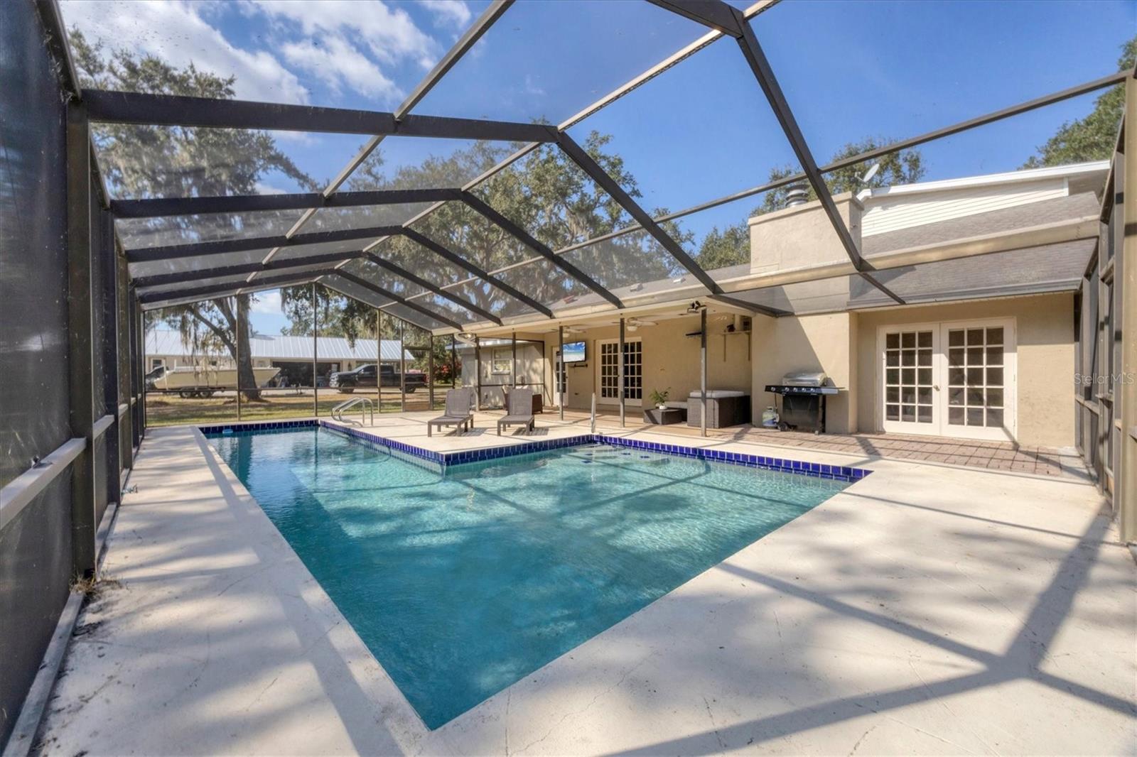 SHADOW OAKS - Residential