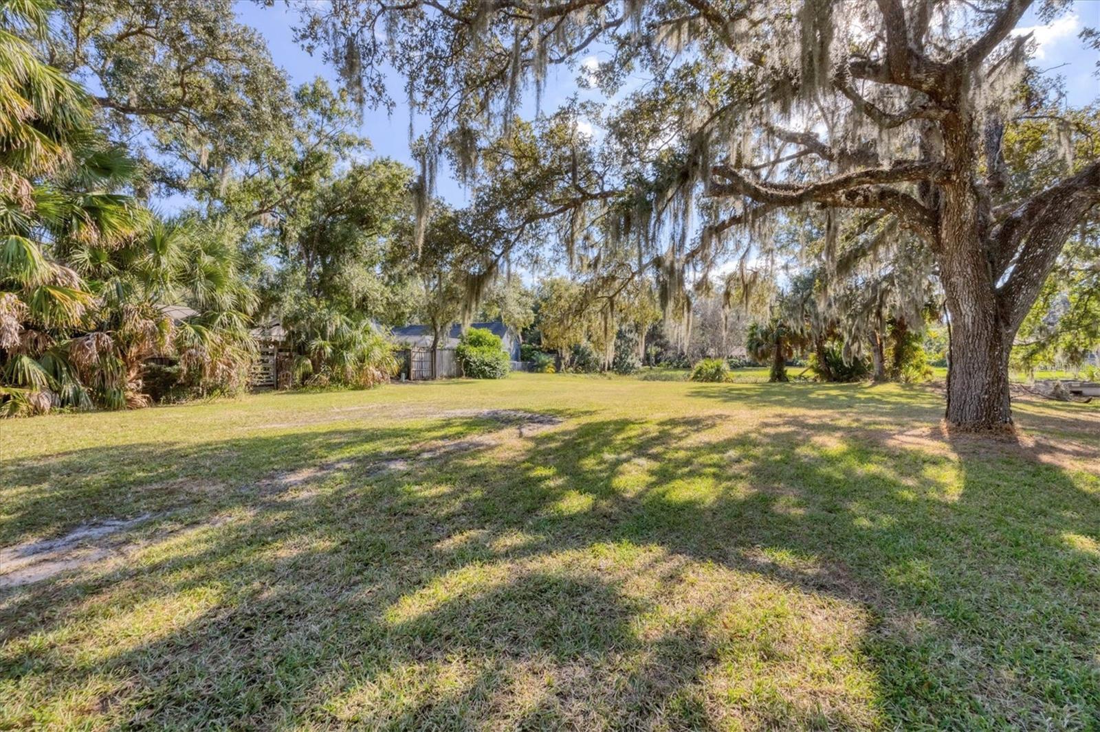 SHADOW OAKS - Residential