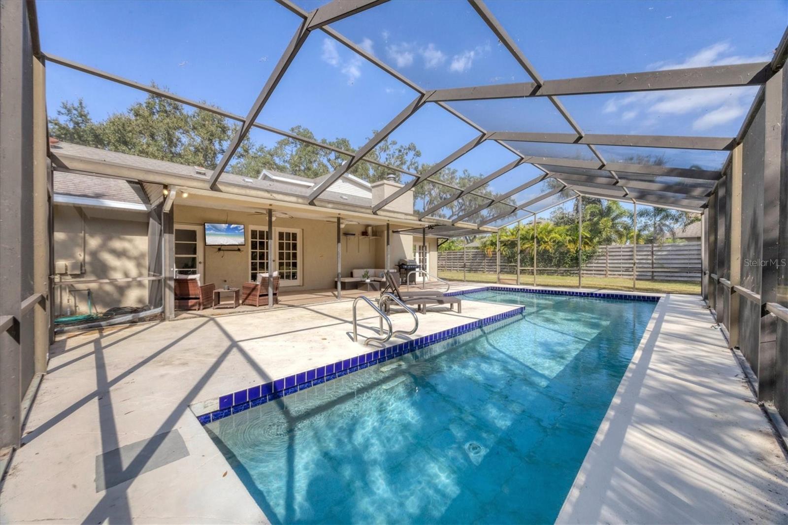 SHADOW OAKS - Residential