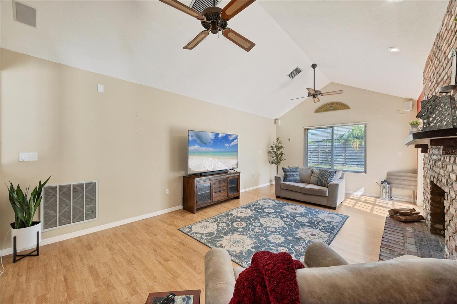 SHADOW OAKS - Residential