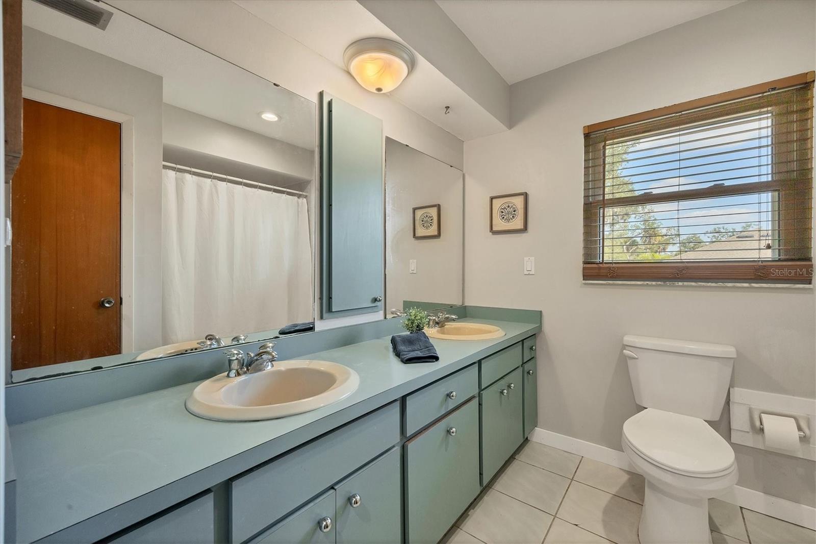 SHADOW OAKS - Residential