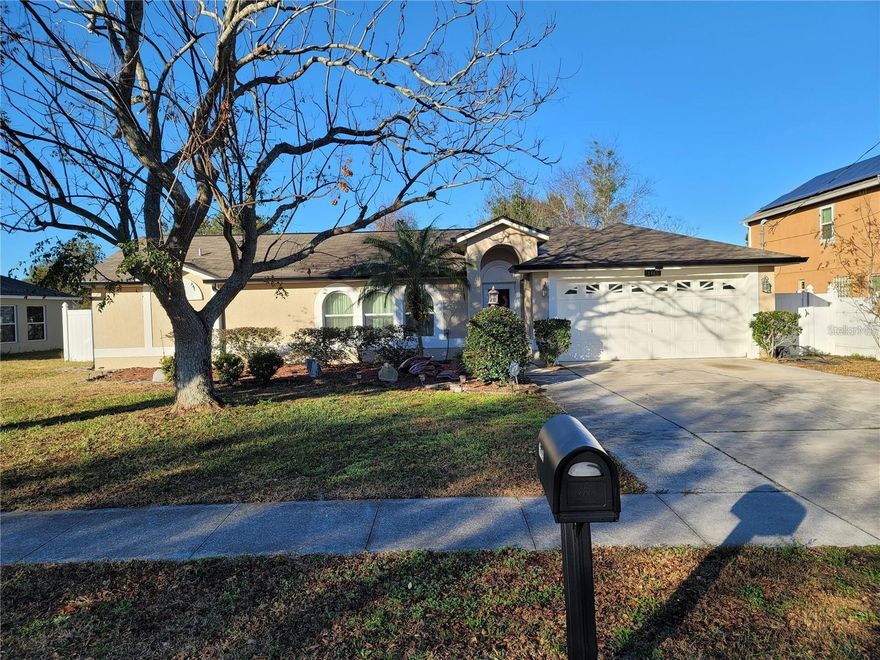 Excellent rental in a great location just off Catalina and Howland Blvd and just 4 minutes to I4 at exit 114. Close to Cinema, Shopping, Restaurants, Schools, YMCA, Library and City Hall. Just 30 minutes to Orlando or the Beaches of New Smyrna and Daytona.