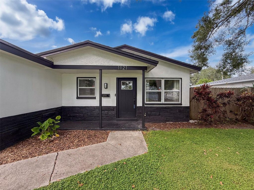 Photo of 1121 49th Ave N, St Petersburg, FL 33703 (MLS # O6349258)