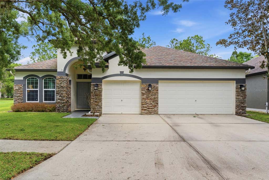 Photo of 5832 Heronview Crescent Drive, Lithia, FL 33547 (MLS # TB8496611)