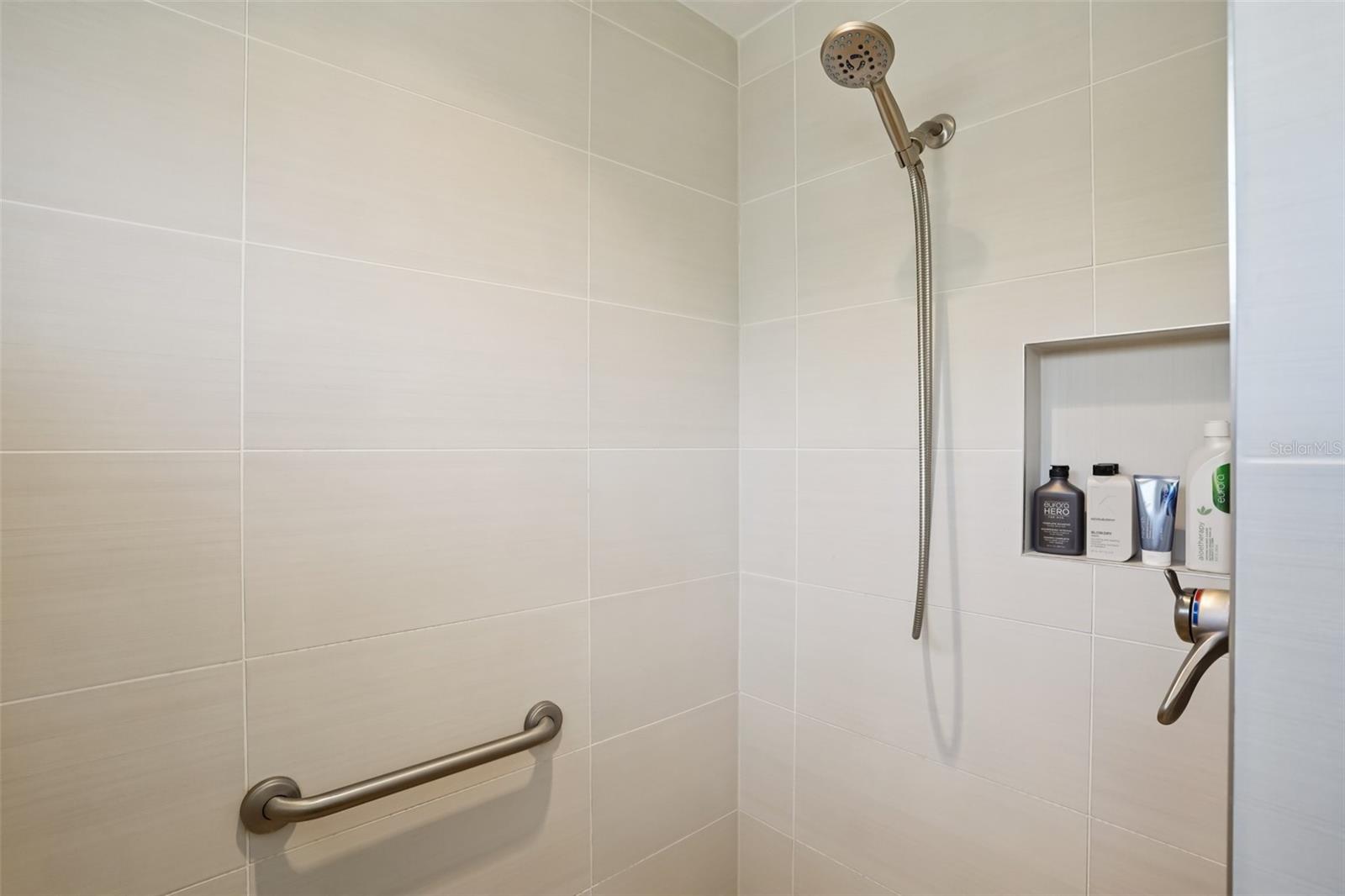 VILLAGES/SOUTHERN OAKS UN #82 - Residential