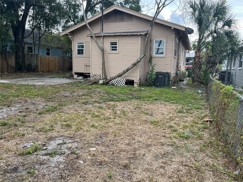 Photo of 201 W Ida Street, Tampa, FL 33603 (MLS # TB8457706)