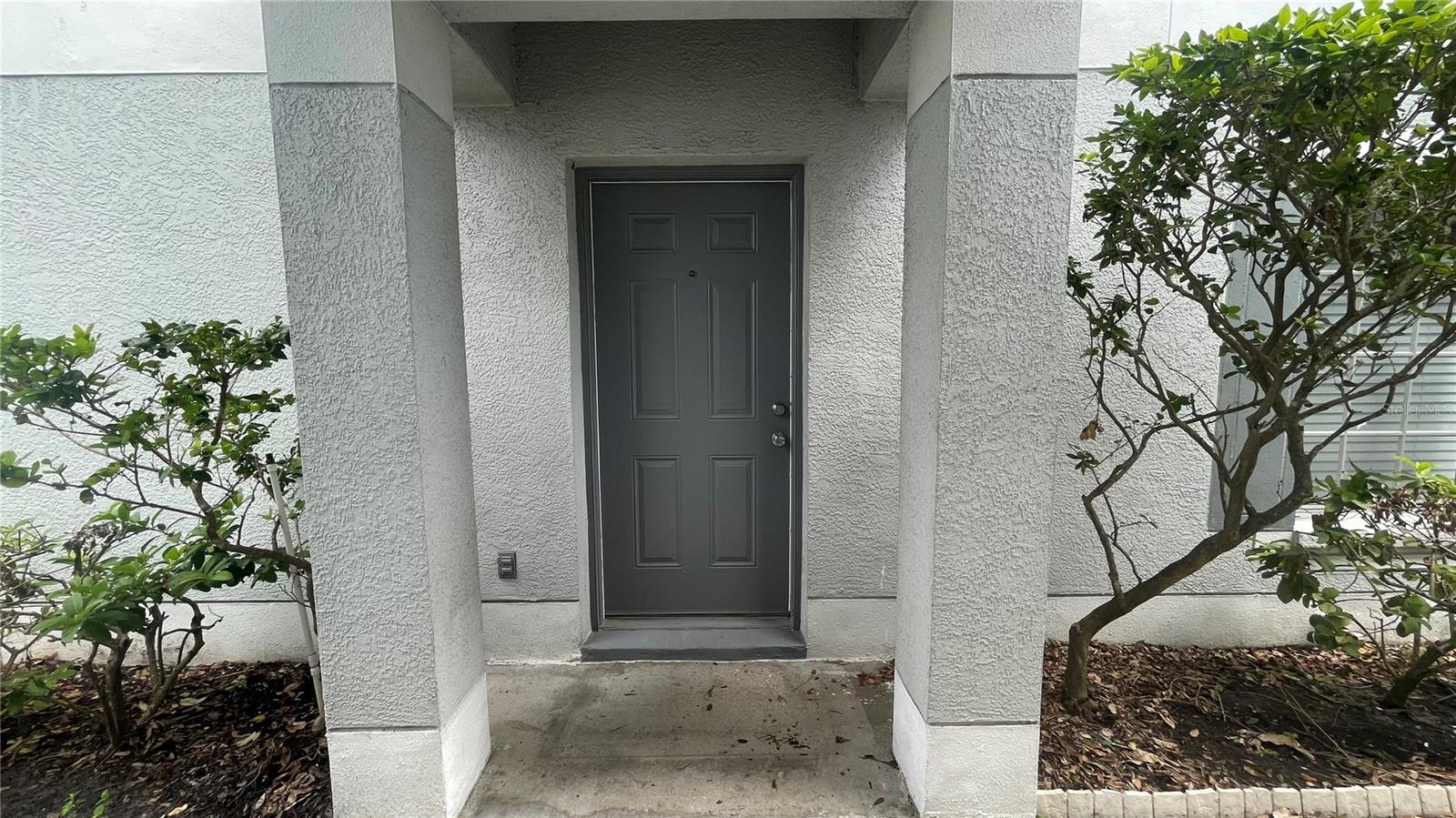 GATED COMMUNITY-TOWNHOUSE-3 Bedrooms, 2 1/2 Baths. Great open space for living room and dining room areas. Stairs and Bedrooms have laminate flooring and a neutral color throughout the house. Enjoy your weekend at the community pool, playground, gazebo, boat ramp, fishing pier, and boat parking is available. Parking fee for tenants stickers is $15.