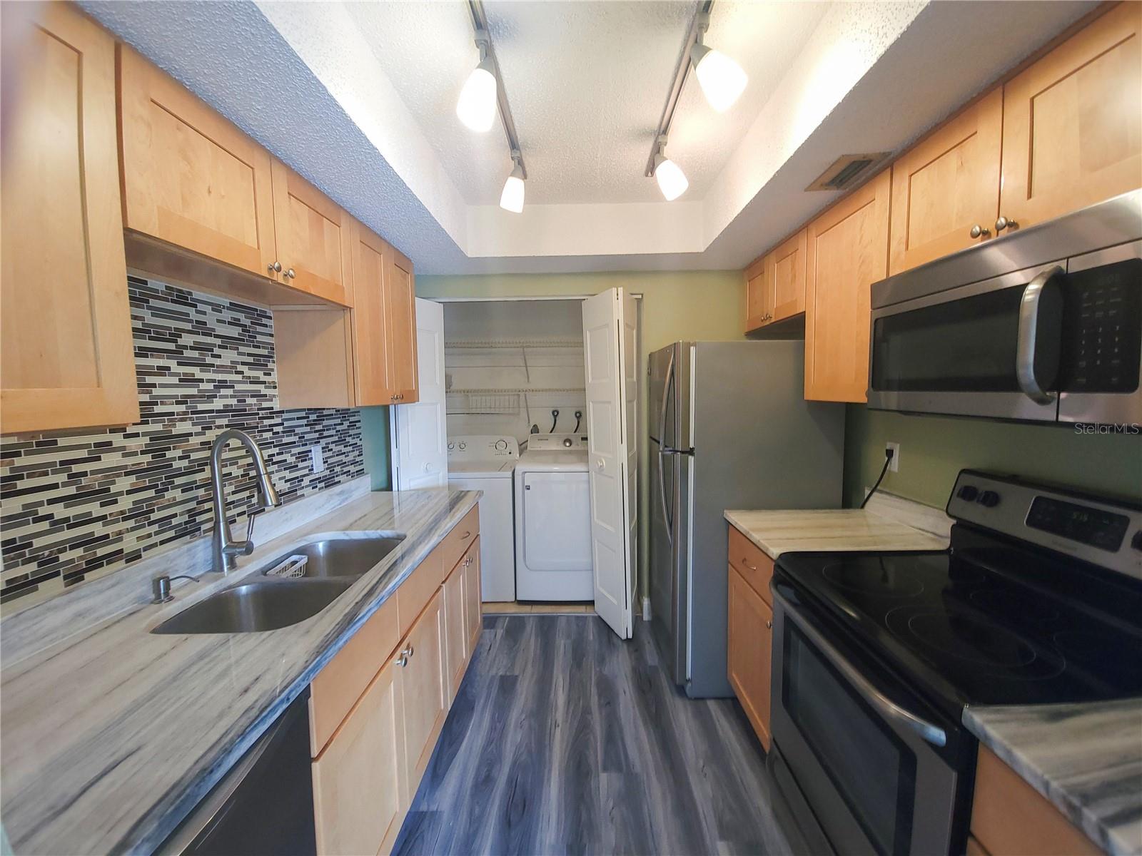 PEPPERTREE LAKE CONDO - Residential