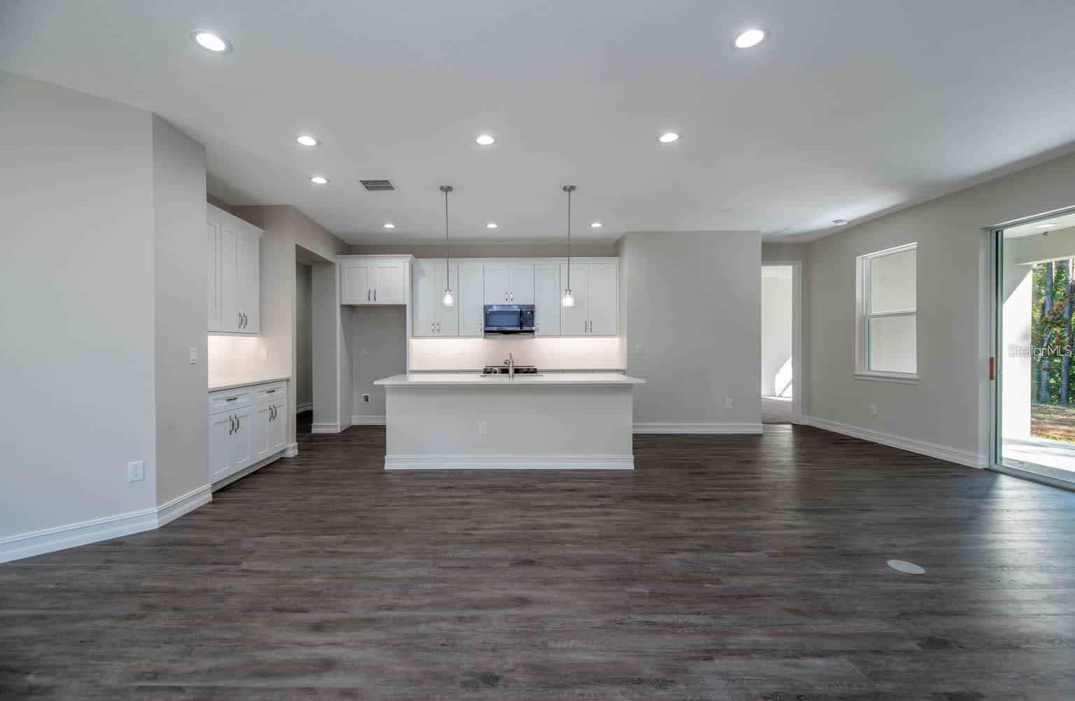1925 NW 79TH LOOP