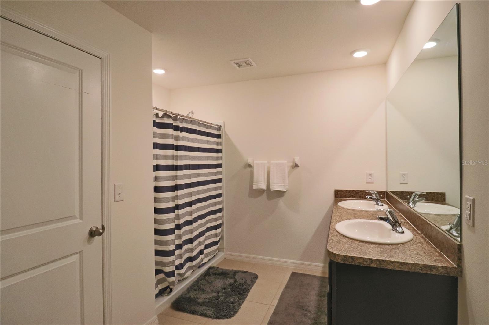 OAK PARK PH 1 PB 36 PG 78 - Residential Lease