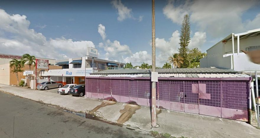 Excellent location, Multi-Use Property with Commercial premises towards Ave. Galicia.