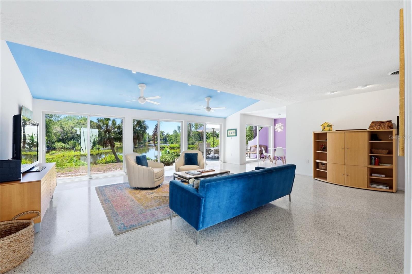 SOUTH GATE - Residential