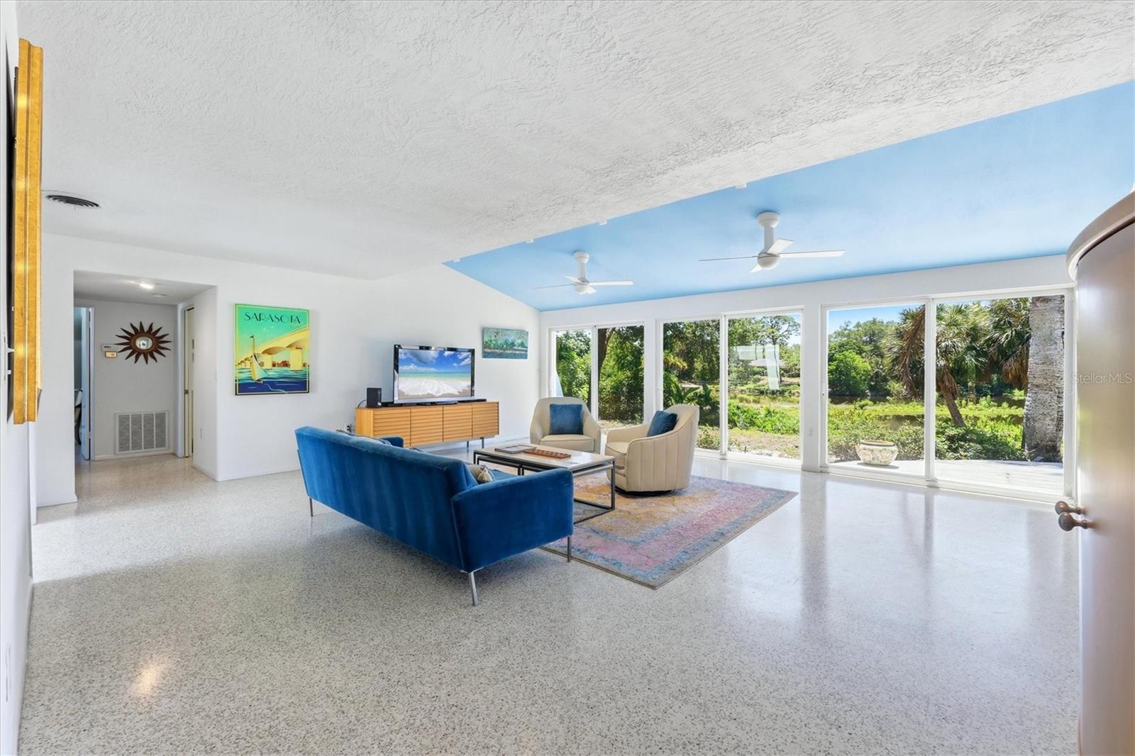 SOUTH GATE - Residential