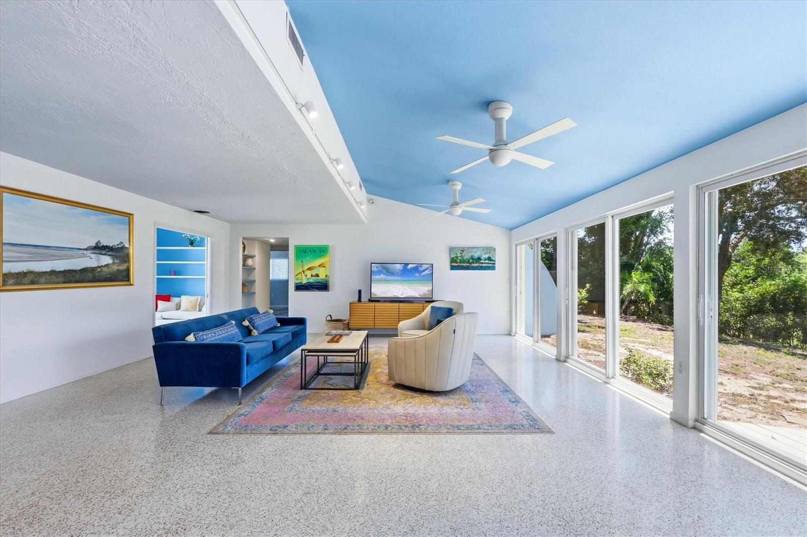 SOUTH GATE - Residential