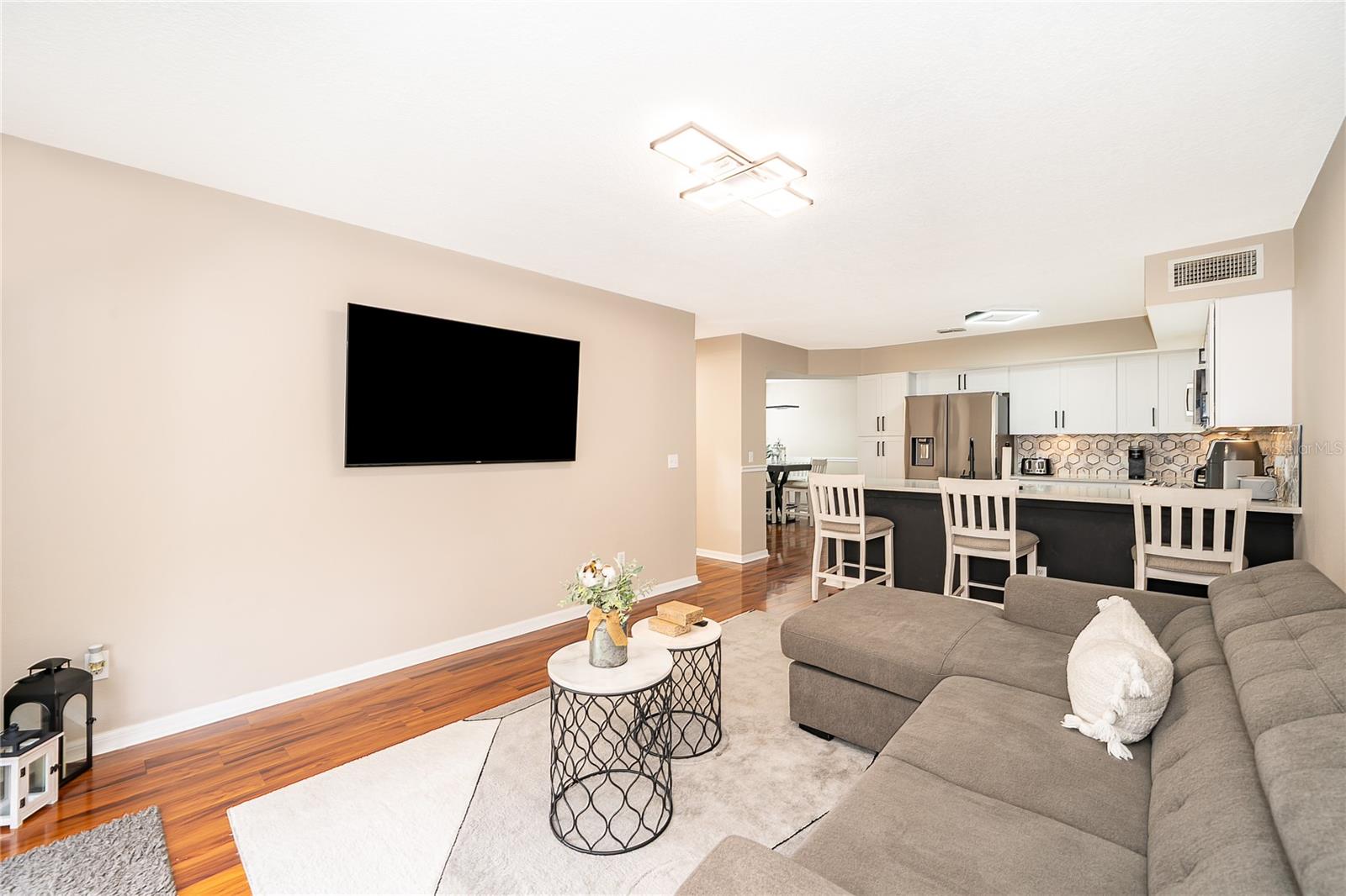 CAMBRIDGE COMMONS - Residential