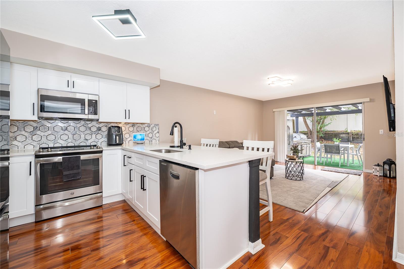 CAMBRIDGE COMMONS - Residential