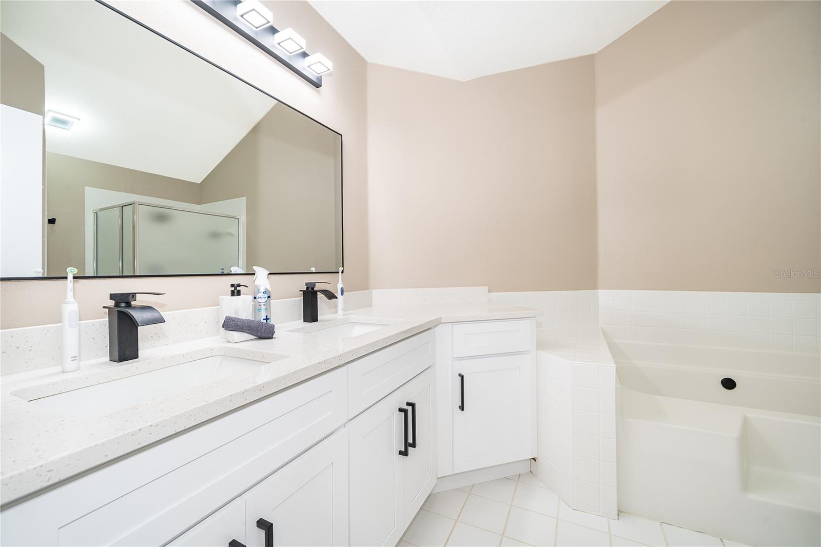 CAMBRIDGE COMMONS - Residential