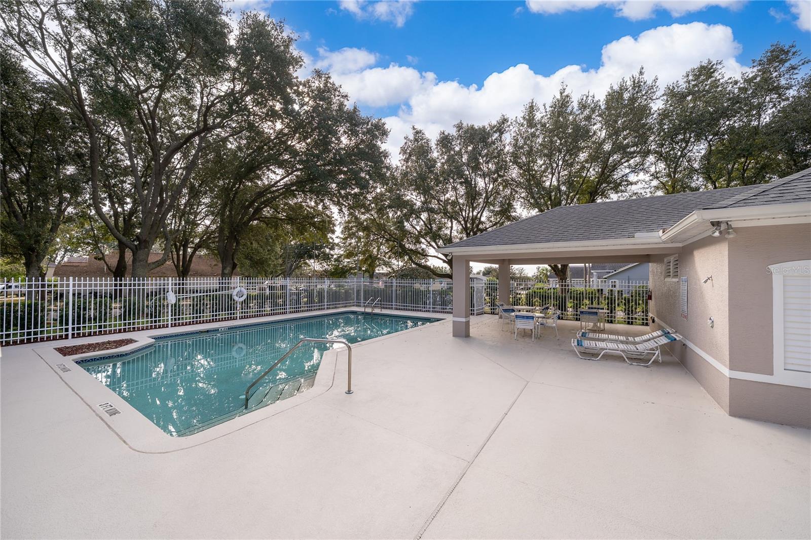 CAMBRIDGE COMMONS - Residential