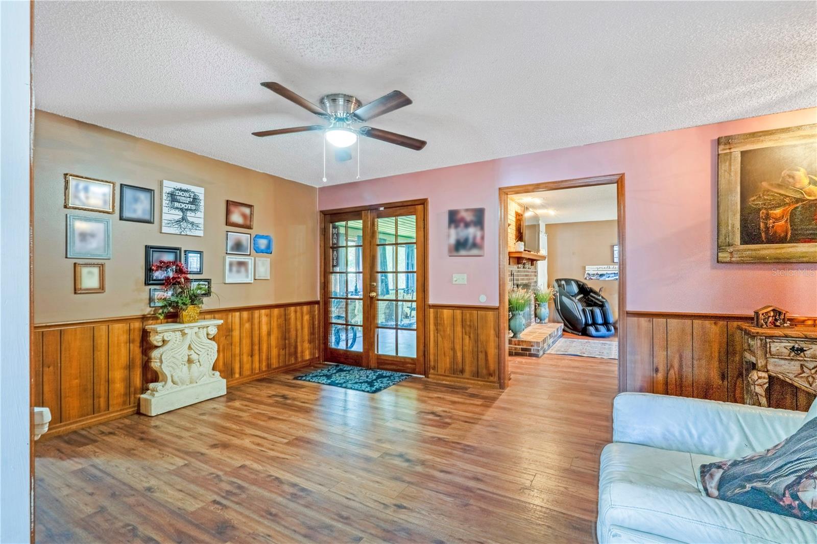 COUNTRY CLUB MANOR - Residential