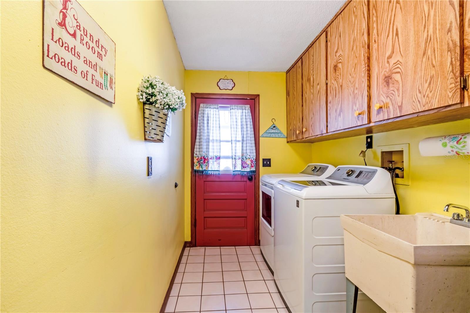 COUNTRY CLUB MANOR - Residential