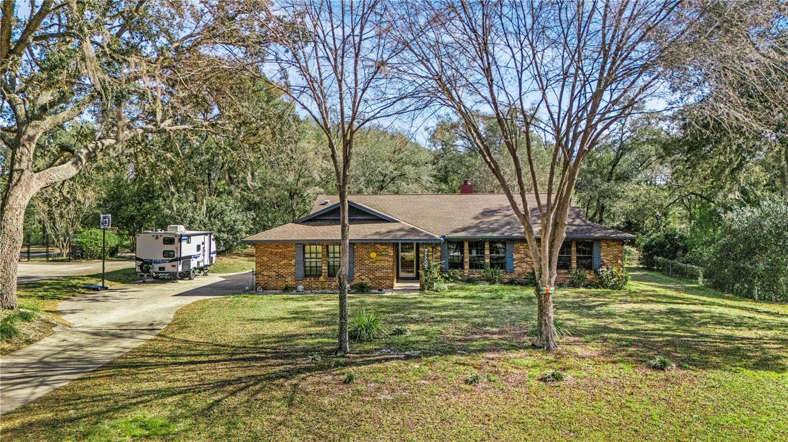 COUNTRY CLUB MANOR - Residential