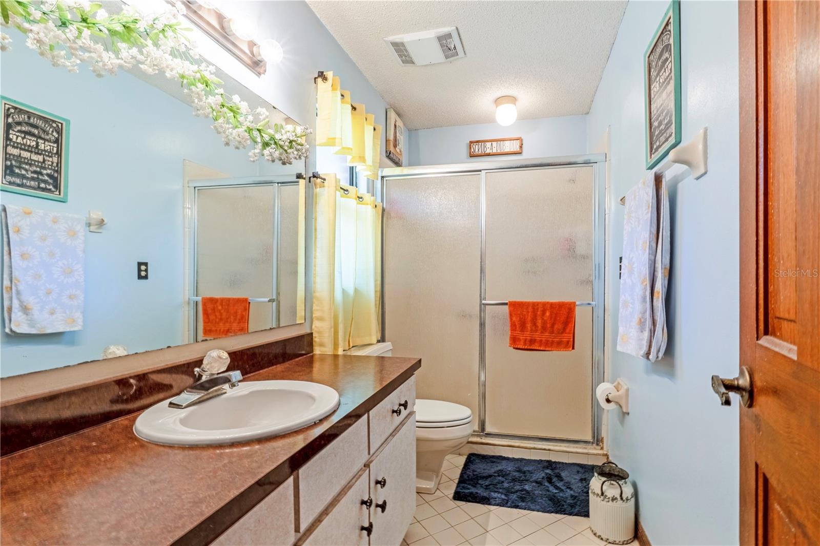 COUNTRY CLUB MANOR - Residential