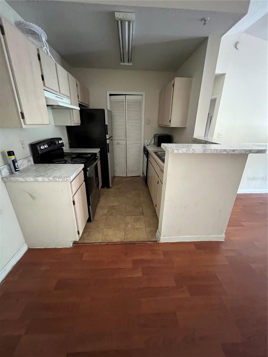 SUNSET LAKE - Residential