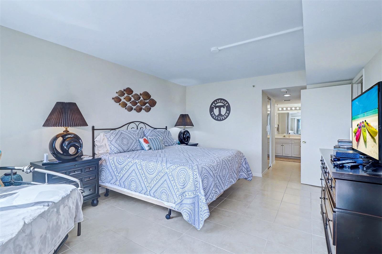 BEACH COTTAGE CONDO - Residential